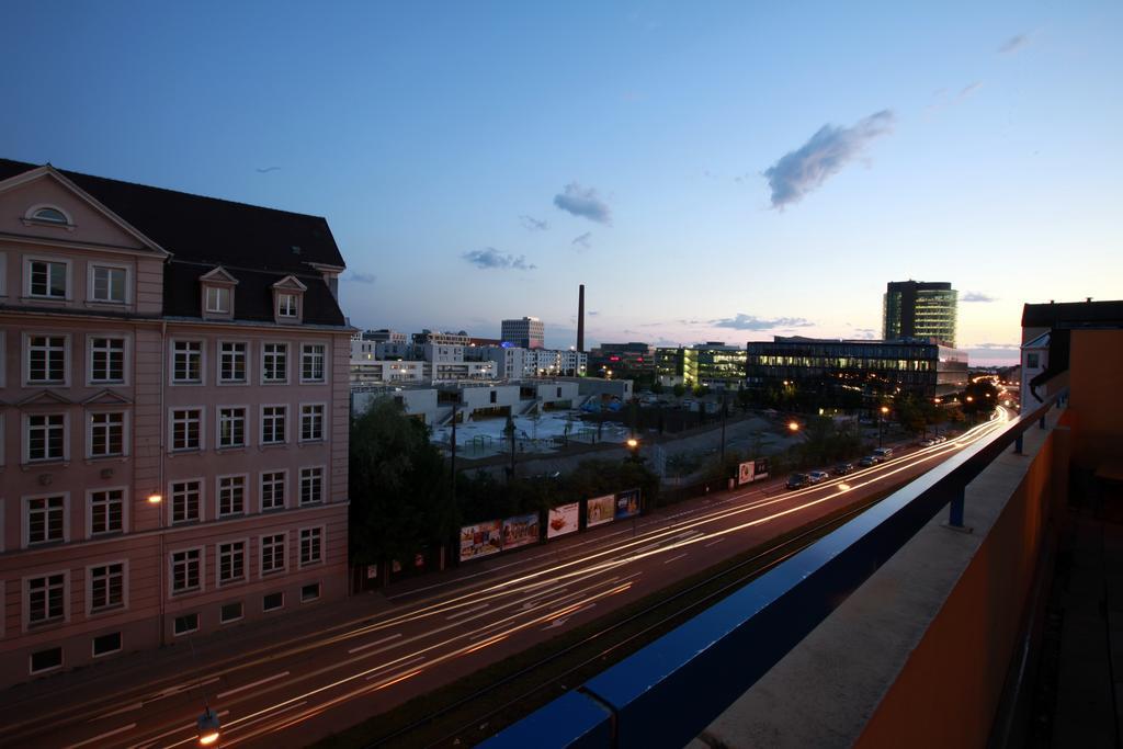 Хостел A&O Muenchen Hackerbruecke Экстерьер фото